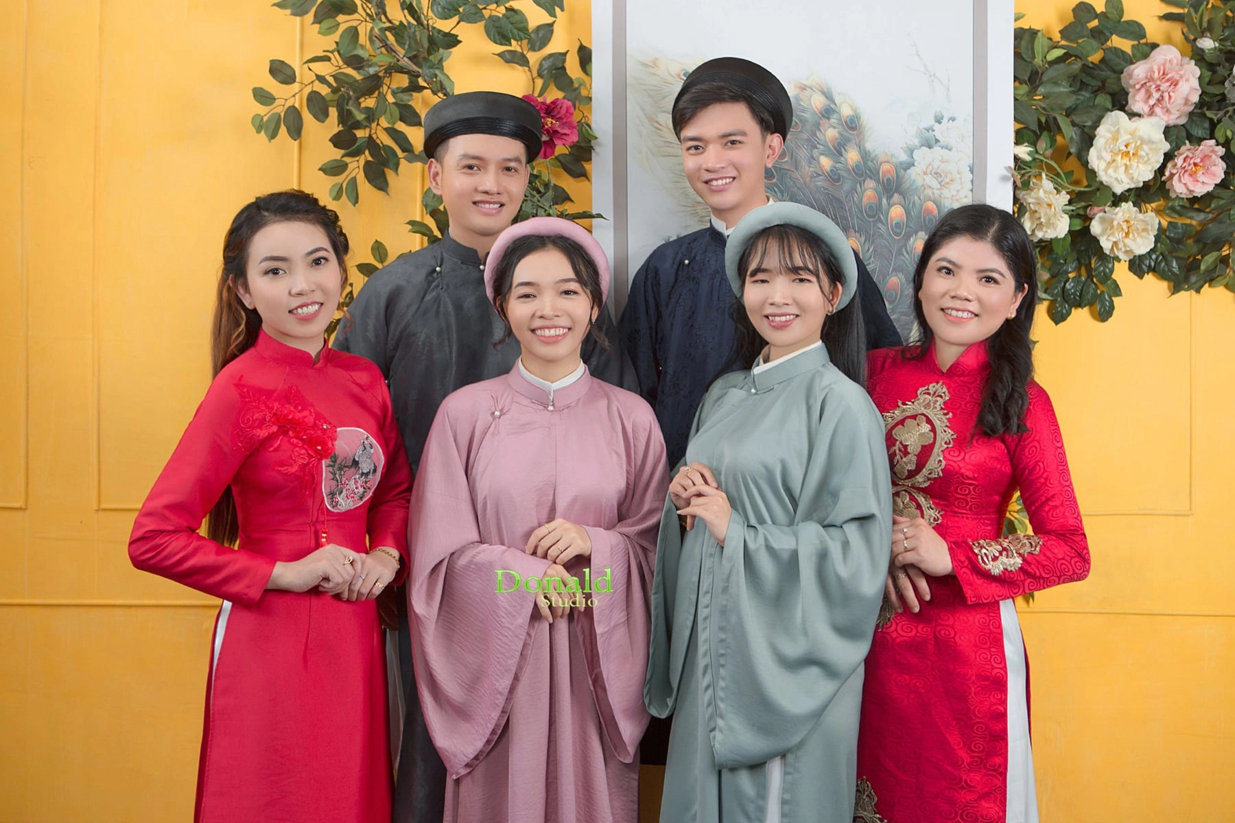 Chụp ảnh Tết cùng nhóm bạn thân