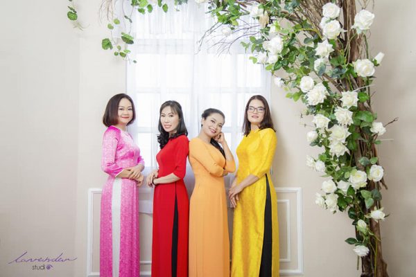 Chụp ảnh Tết cùng nhóm bạn thân