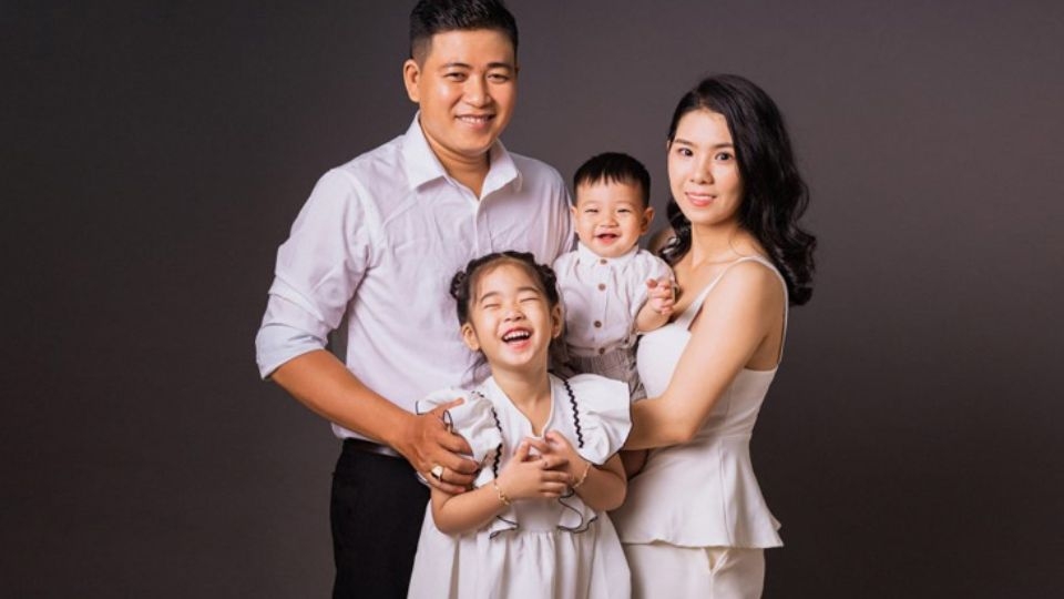 Chụp ảnh gia đình 4 người đẹp và ấn tượng Chụp ảnh gia đình 4 người đẹp và ấn tượng