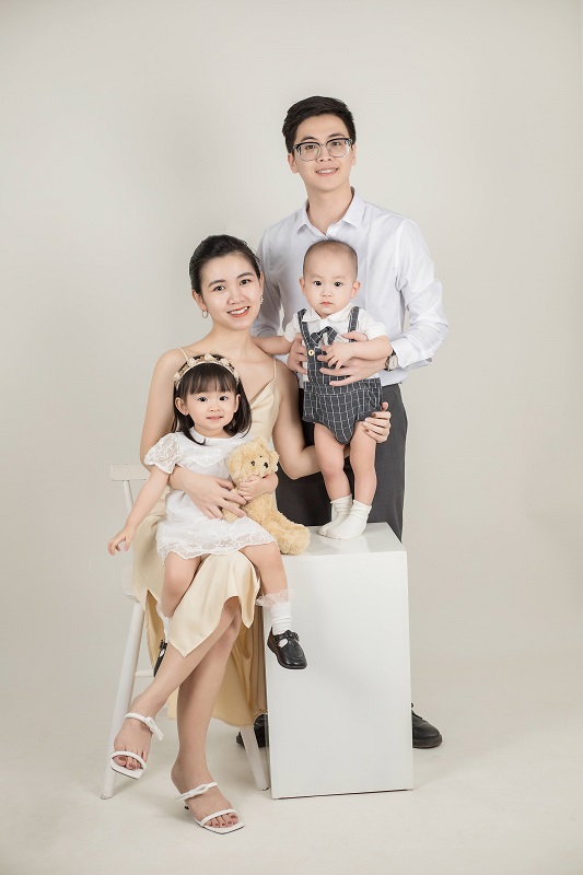 Chụp ảnh gia đình 4 người đẹp và ấn tượng