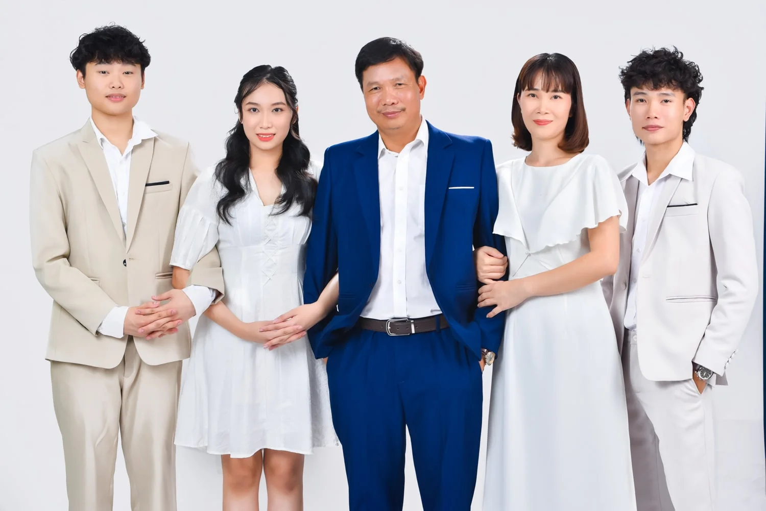 Chụp ảnh gia đình 5 người Chụp ảnh gia đình 5 người