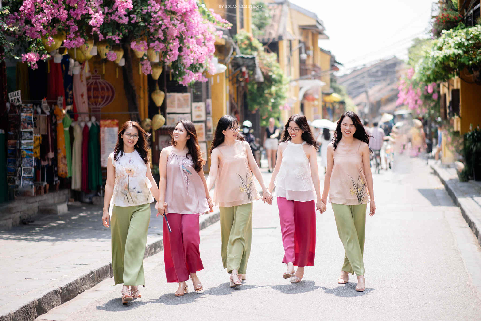 Studio chụp hình tết nhóm tại Sài Gòn