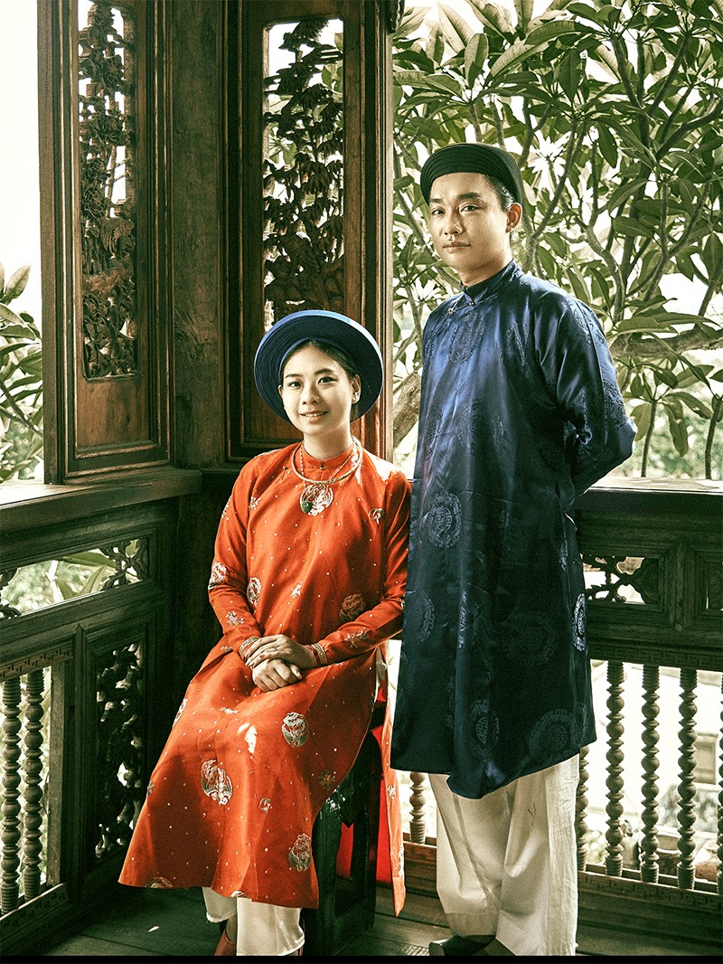 Xu hướng 2025 chụp hình áo dài ngũ thân cặp đôi mới nhất