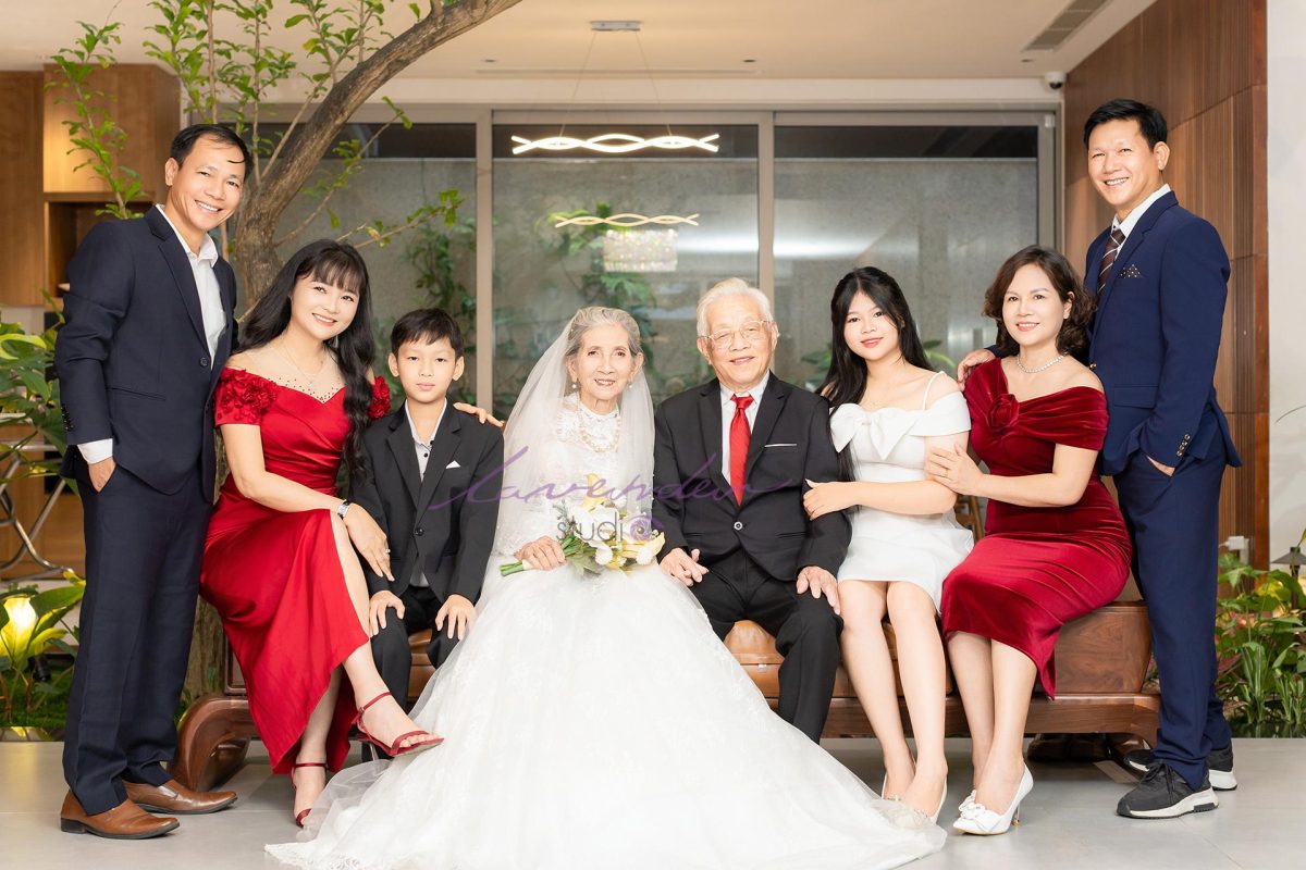 Dịch vụ chụp ảnh gia đình tại nhà và studio khác gì nhau