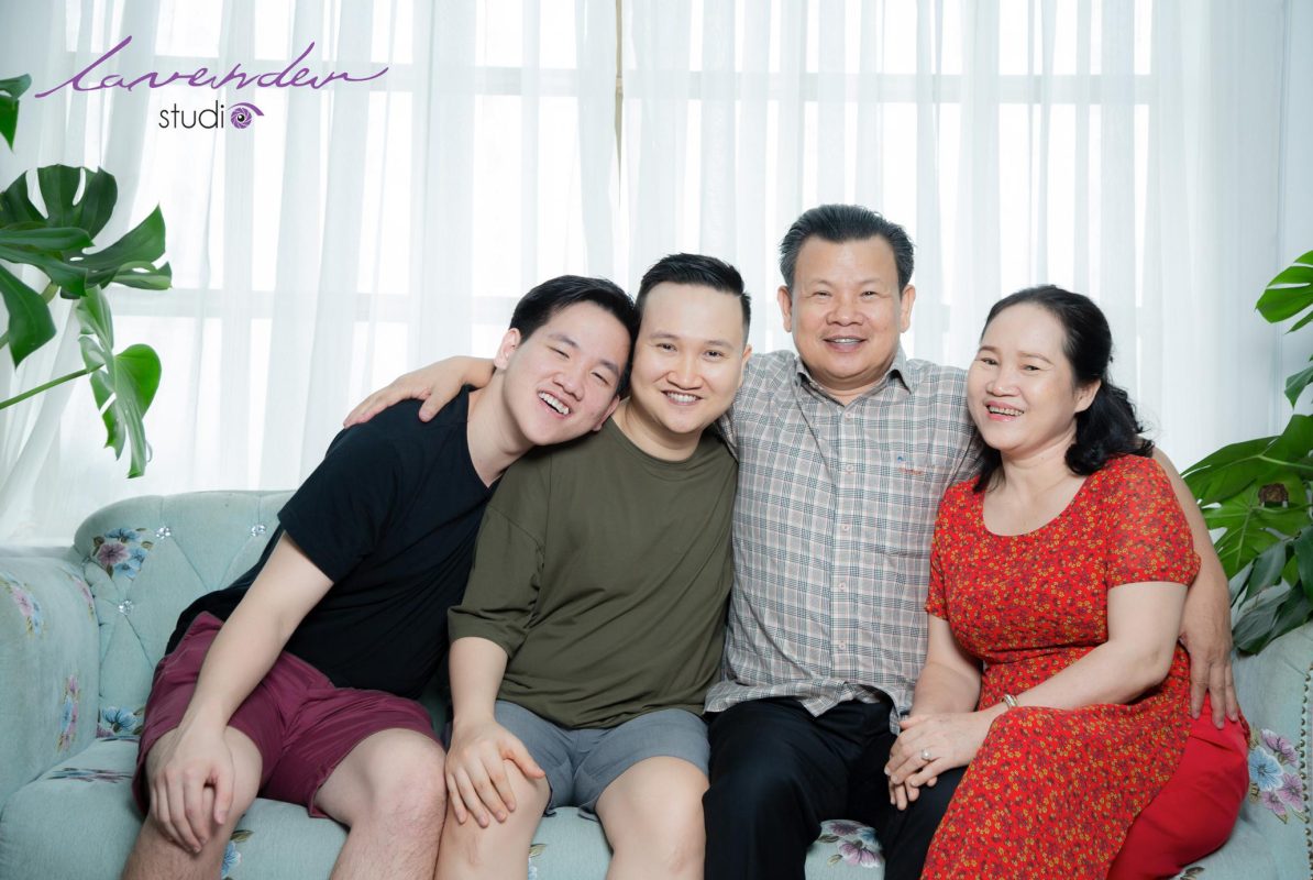 So sánh giá chụp ảnh tại nhà và chụp ảnh tại studio