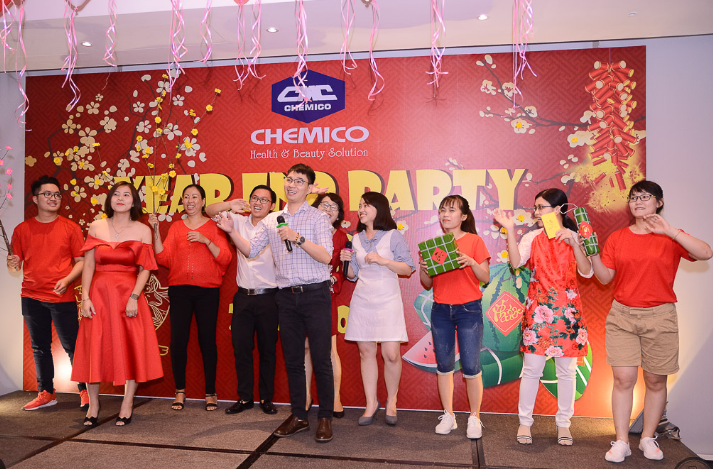 cách chụp ảnh tất niên cuối năm đẹp cách chụp ảnh tất niên cuối năm đẹp