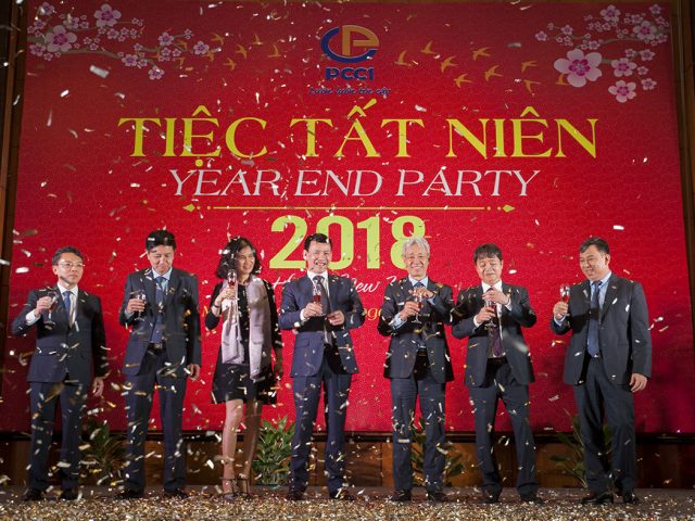 Chụp ảnh tất niên cuối năm tại Hà Nội Chụp ảnh tất niên cuối năm tại Hà Nội