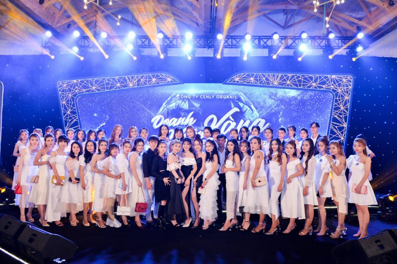 Chụp ảnh tất niên cuối năm tại Hà Nội Chụp ảnh tất niên cuối năm tại Hà Nội