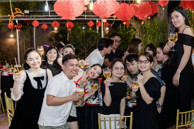 Tại Huế nên chụp ảnh year end party uy tín ở đâu Tại Huế nên chụp ảnh year end party uy tín ở đâu