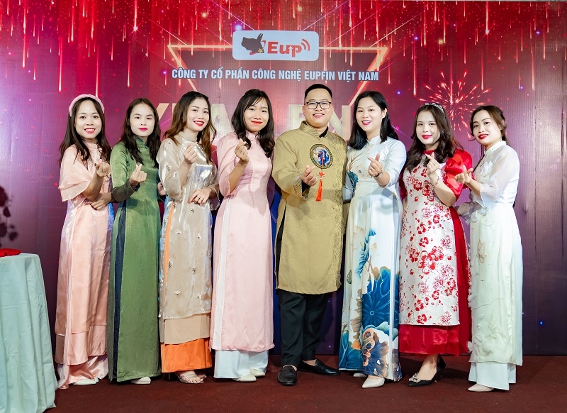 Trang phục nên chọn khi chụp ảnh year end party Trang phục nên chọn khi chụp ảnh year end party