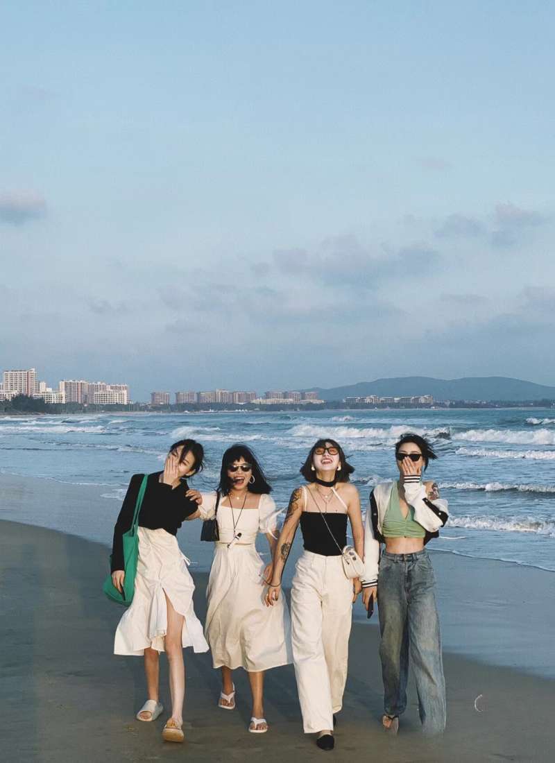 kiểu chụp ảnh nhóm đẹp ở biển đầy sáng tạo kiểu chụp ảnh nhóm đẹp ở biển đầy sáng tạo