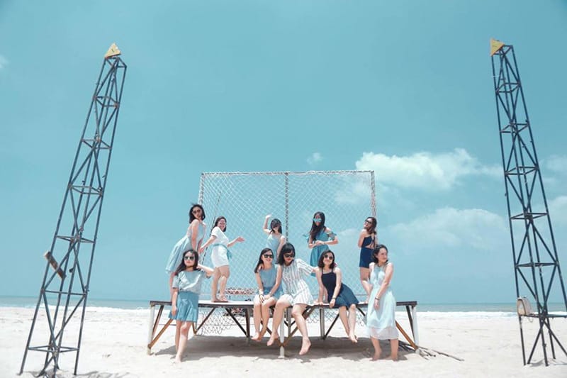 kiểu chụp ảnh nhóm đẹp ở biển đầy sáng tạo kiểu chụp ảnh nhóm đẹp ở biển đầy sáng tạo