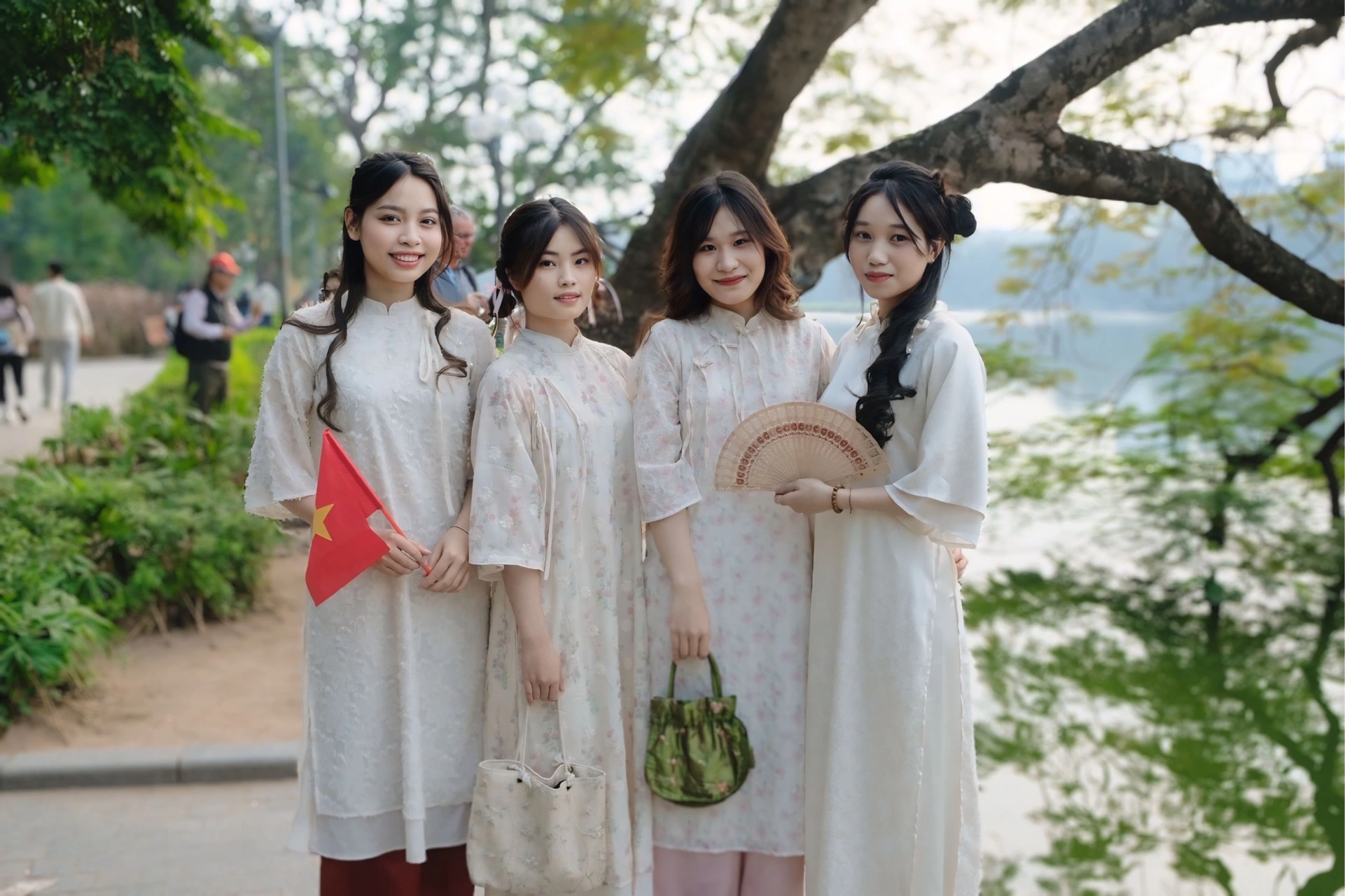 Chụp ảnh áo dài Tết 2025 tại Hà Nội khu vực Hồ Hoàn Kiếm Chụp ảnh áo dài Tết 2025 tại Hà Nội khu vực Hồ Hoàn Kiếm