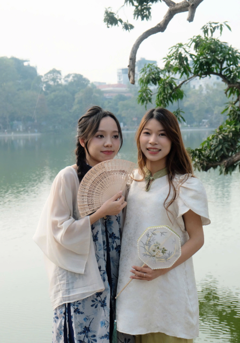 Chụp ảnh áo dài Tết 2025 tại Hà Nội khu vực Hồ Hoàn Kiếm Chụp ảnh áo dài Tết 2025 tại Hà Nội khu vực Hồ Hoàn Kiếm