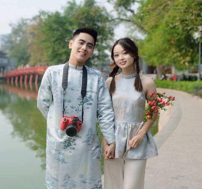 Chụp ảnh áo dài Tết 2025 tại Hà Nội khu vực Hồ Hoàn Kiếm Chụp ảnh áo dài Tết 2025 tại Hà Nội khu vực Hồ Hoàn Kiếm