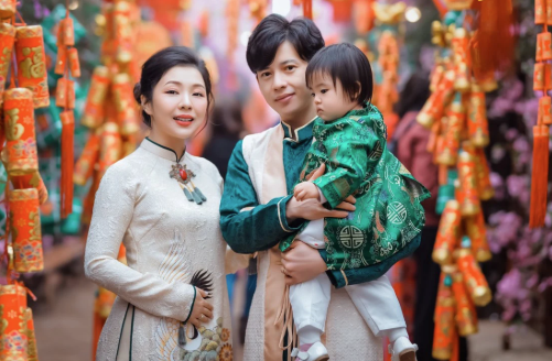 Tết sum vầy với bộ ảnh gia đình Tết tại Hà Nội ngày xuân Ất Tỵ 2025 Tết sum vầy với bộ ảnh gia đình Tết tại Hà Nội ngày xuân Ất Tỵ 2025