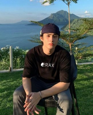 10 cách tạo dáng chụp ảnh nam khi đi du lịch "vừa lịch lãm vừa bảnh bao"