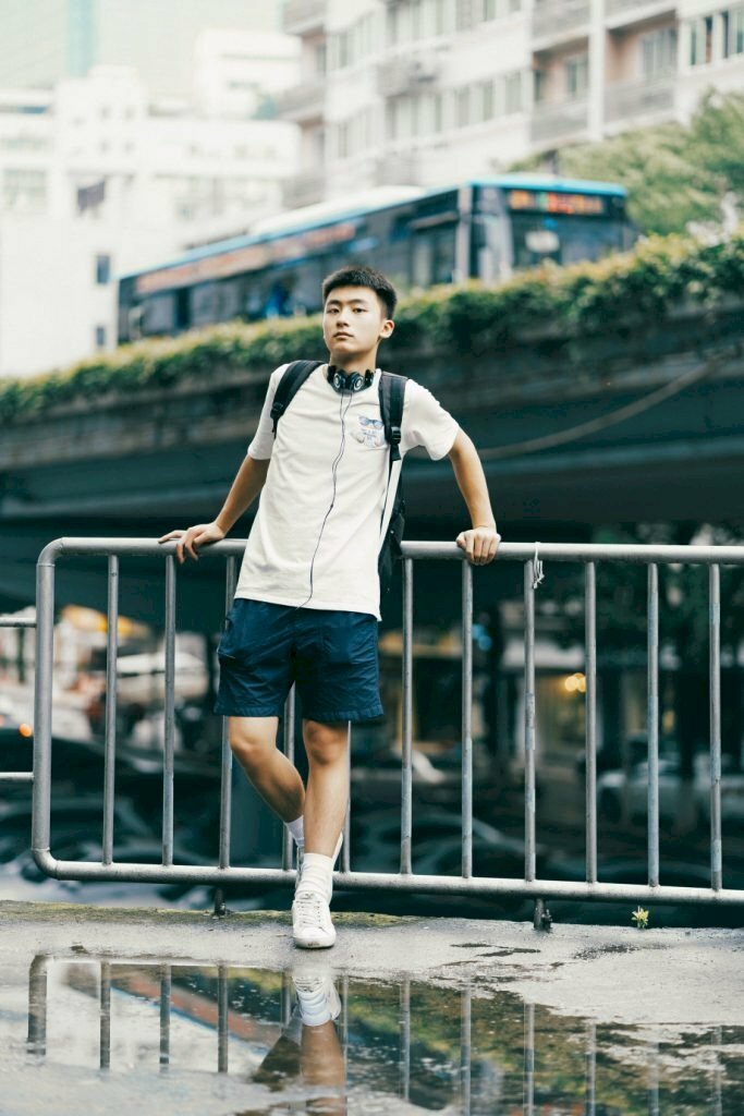 10 cách tạo dáng chụp ảnh nam khi đi du lịch "vừa lịch lãm vừa bảnh bao"