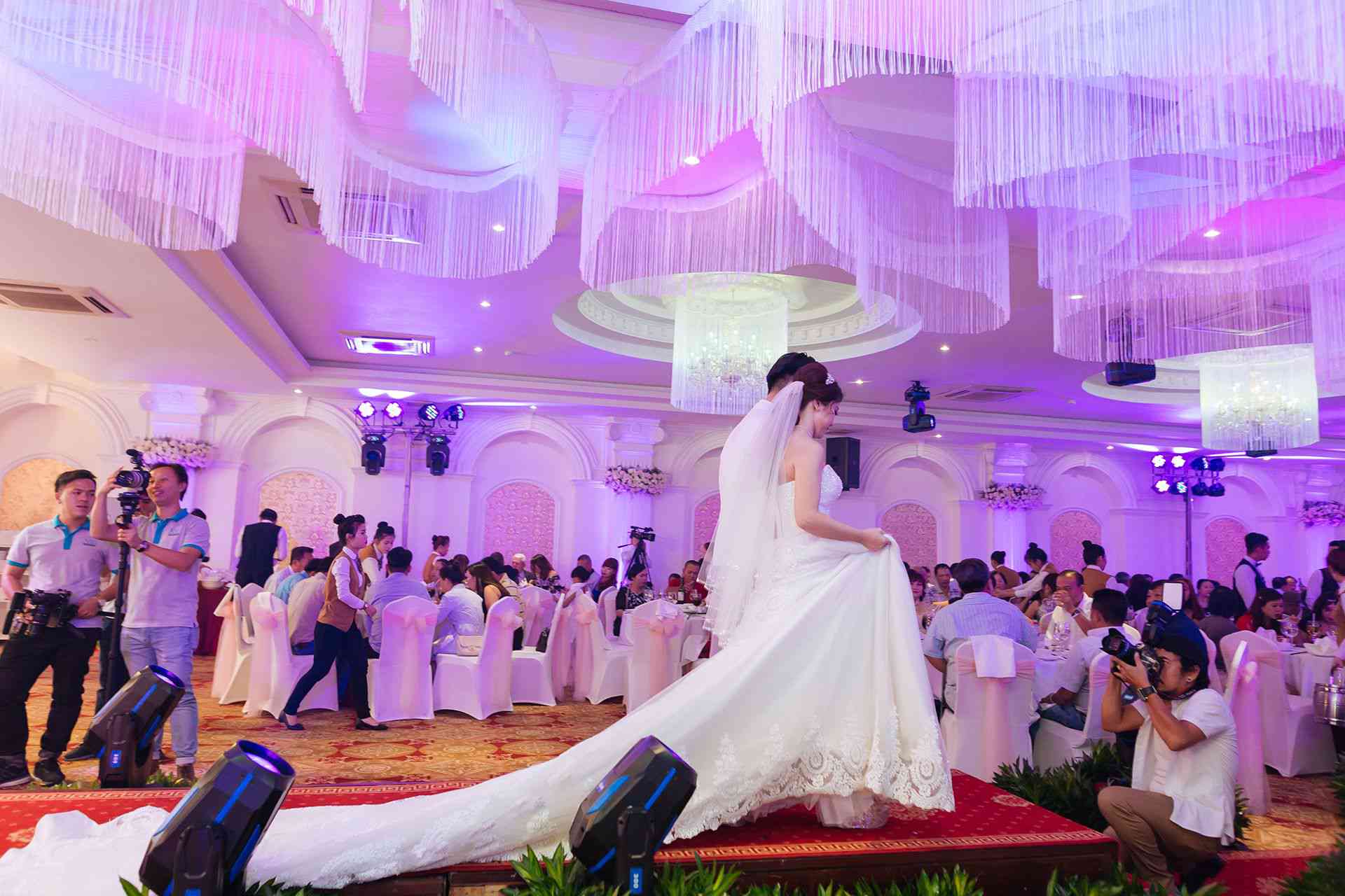 Nhà Hàng Đặt Tiệc Cưới Sang Trọng Cho Các Cặp Đôi Nổi Tiếng Tại TP.HCM