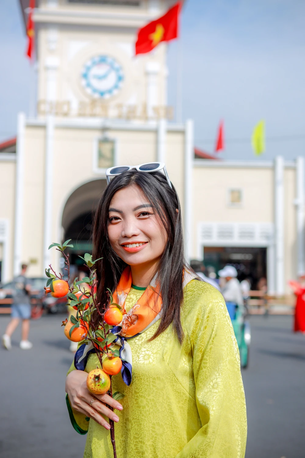 Chụp ảnh áo dài cầm hoa: Gợi ý và bí quyết đẹp hoàn hảo Chụp ảnh áo dài cầm hoa: Gợi ý và bí quyết đẹp hoàn hảo