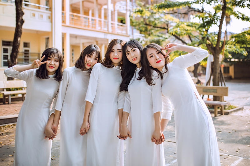 Bật mí ngay những lựa chọn áo dài chụp ảnh kỷ yếu đẹp