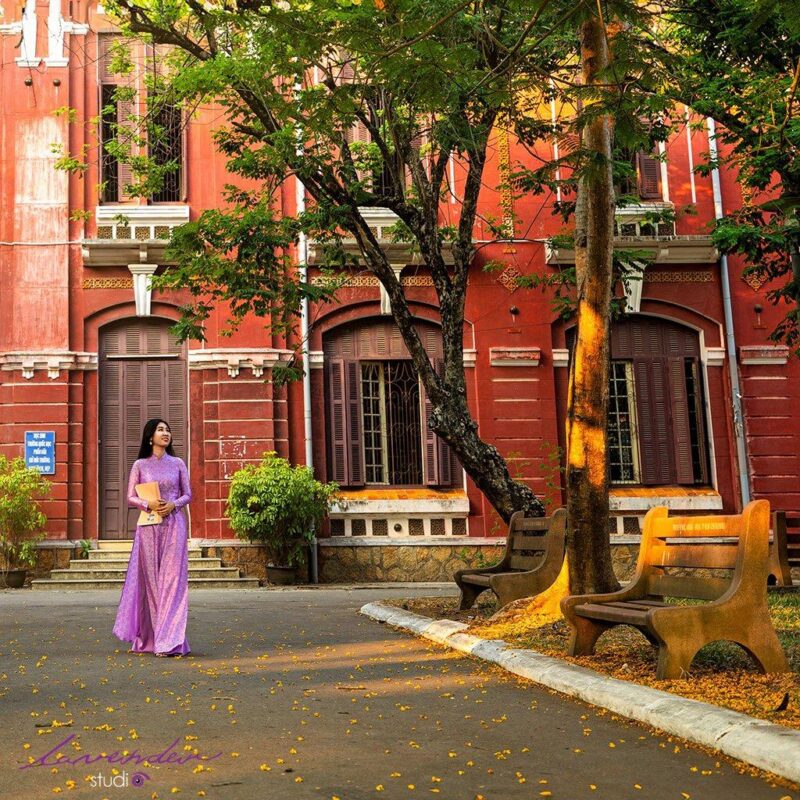 Thuê áo dài chụp ảnh ở Huế giá bao nhiêu