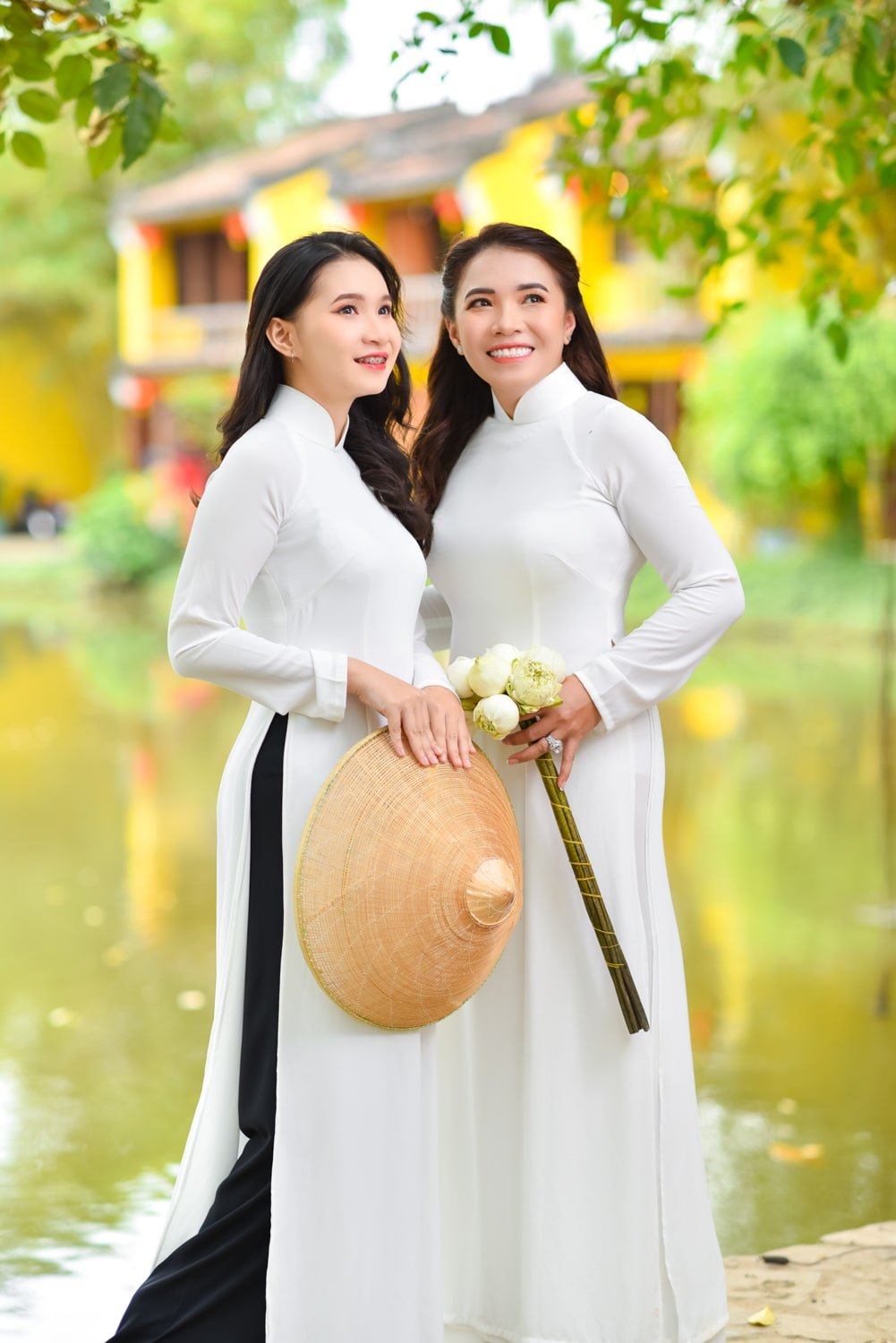 Cách chụp ảnh với áo dài trắng tạo nét đẹp mong manh Cách chụp ảnh với áo dài trắng tạo nét đẹp mong manh