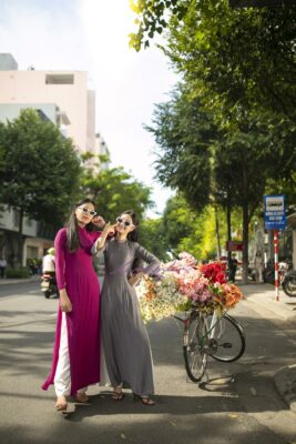 Chụp hình áo dài vui nhộn: Ý tưởng và hướng dẫn chi tiết