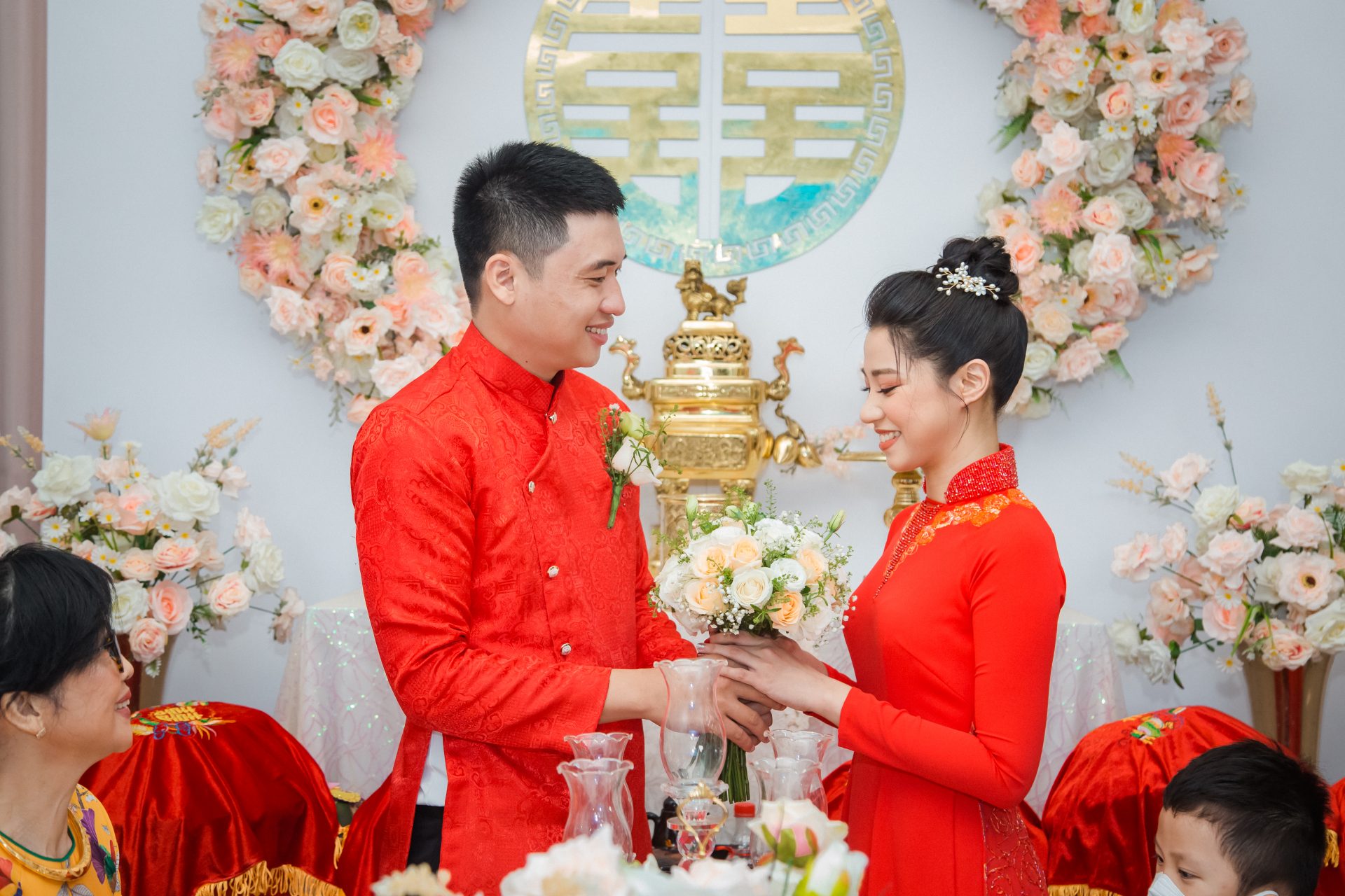 So sánh chi phí chụp ảnh cưới truyền thống và phóng sự chụp ảnh cưới