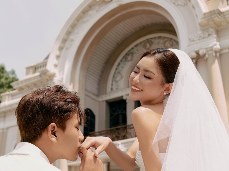 So sánh chi phí chụp ảnh cưới truyền thống và phóng sự chụp ảnh cưới