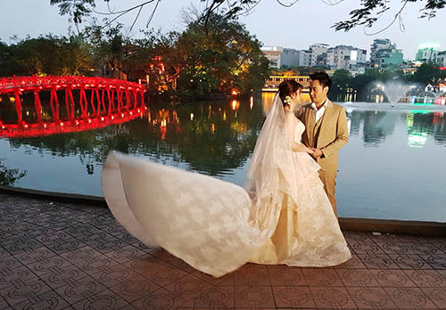 Cần lưu ý gì khi chụp ảnh cưới tại Hồ Gươm vào dịp tháng 10/2025