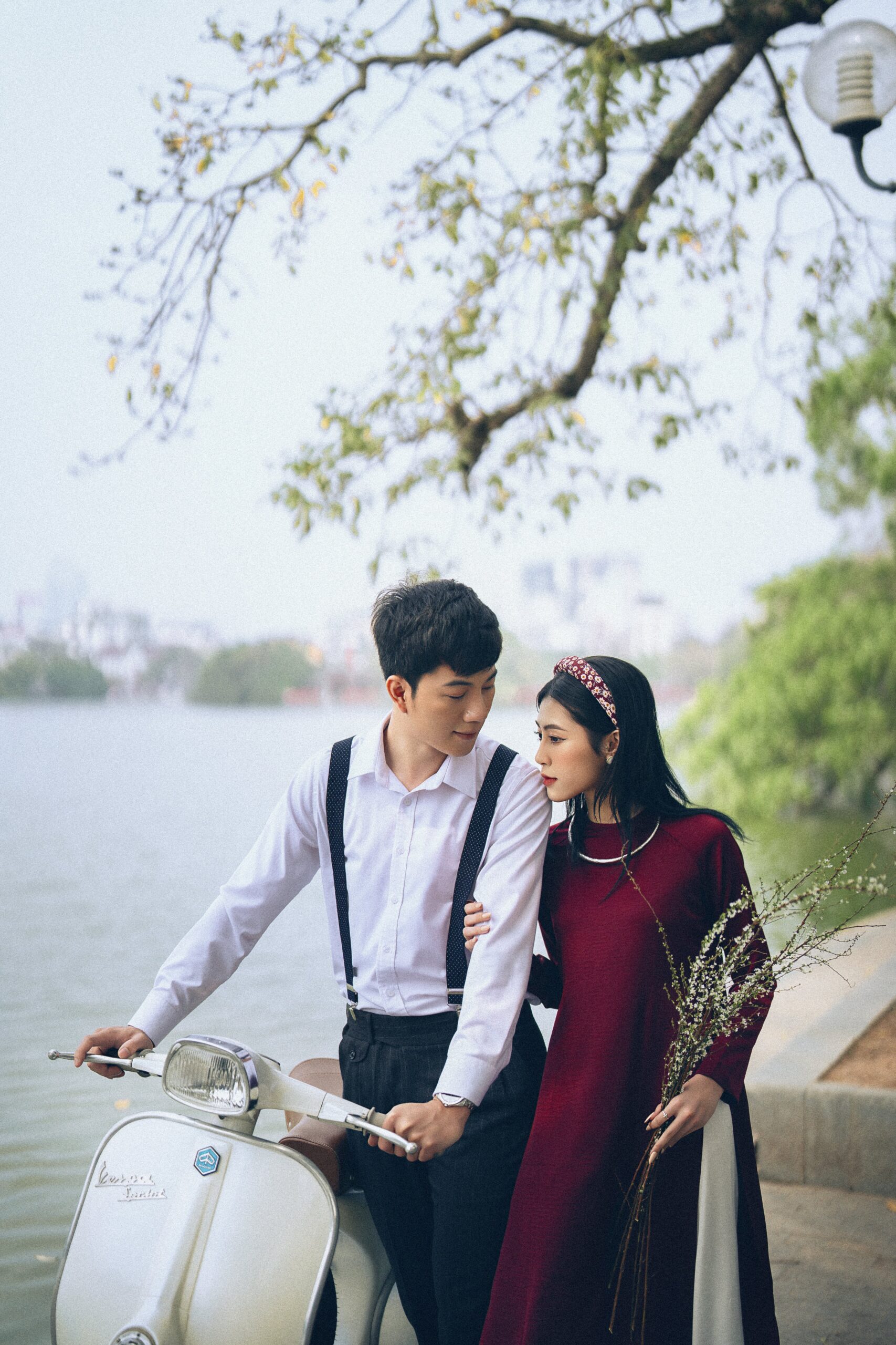 Cần lưu ý gì khi chụp ảnh cưới tại Hồ Gươm vào dịp tháng 10/2025