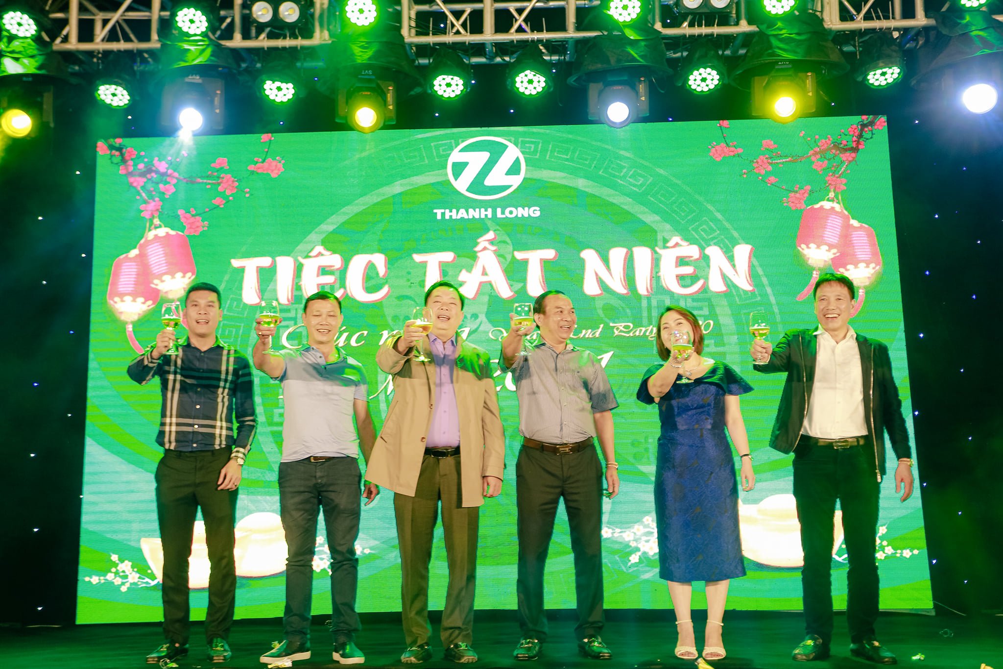 Doanh nghiệp Huế tăng nhu cầu chụp ảnh Year End Party dịp cuối năm Doanh nghiệp Huế tăng nhu cầu chụp ảnh Year End Party dịp cuối năm