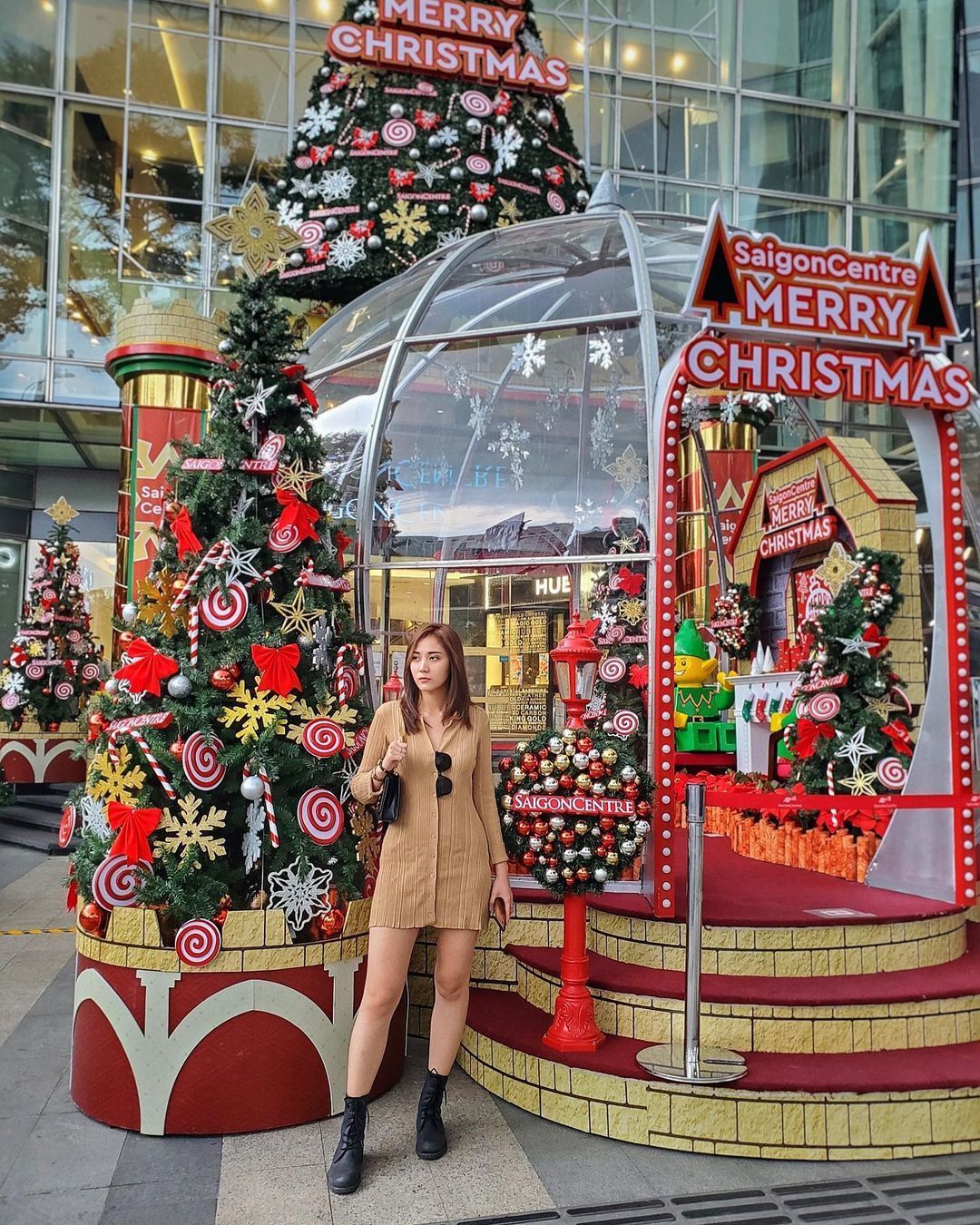 Background noel siêu đẹp ở Sài Gòn mùa lễ hội cực kỳ ấn tượng