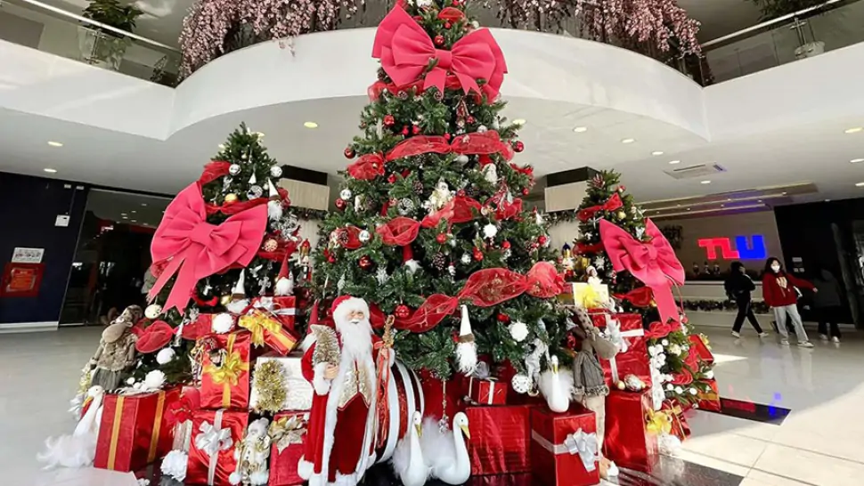 Background noel siêu đẹp ở Sài Gòn mùa lễ hội cực kỳ ấn tượng