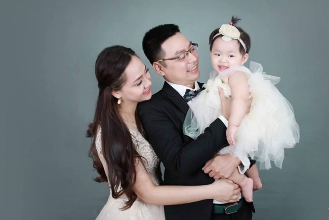 Chụp ảnh gia đình Tết 3 người – Concept ấm áp & tự nhiên nhất