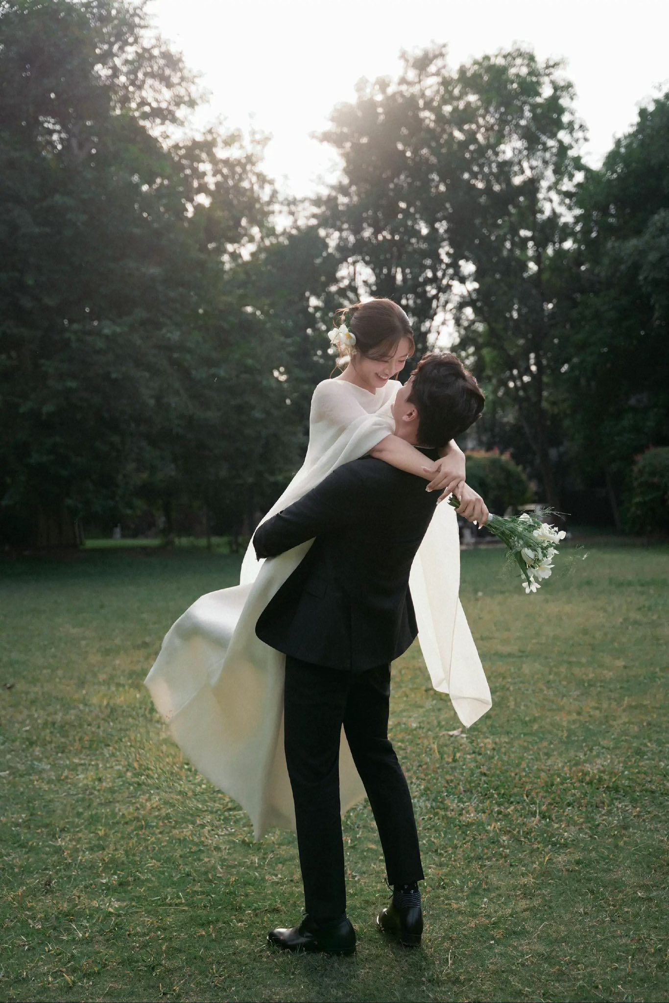 Xu hướng chụp ảnh cưới tối giản 2026 dành cho cặp đôi trẻ