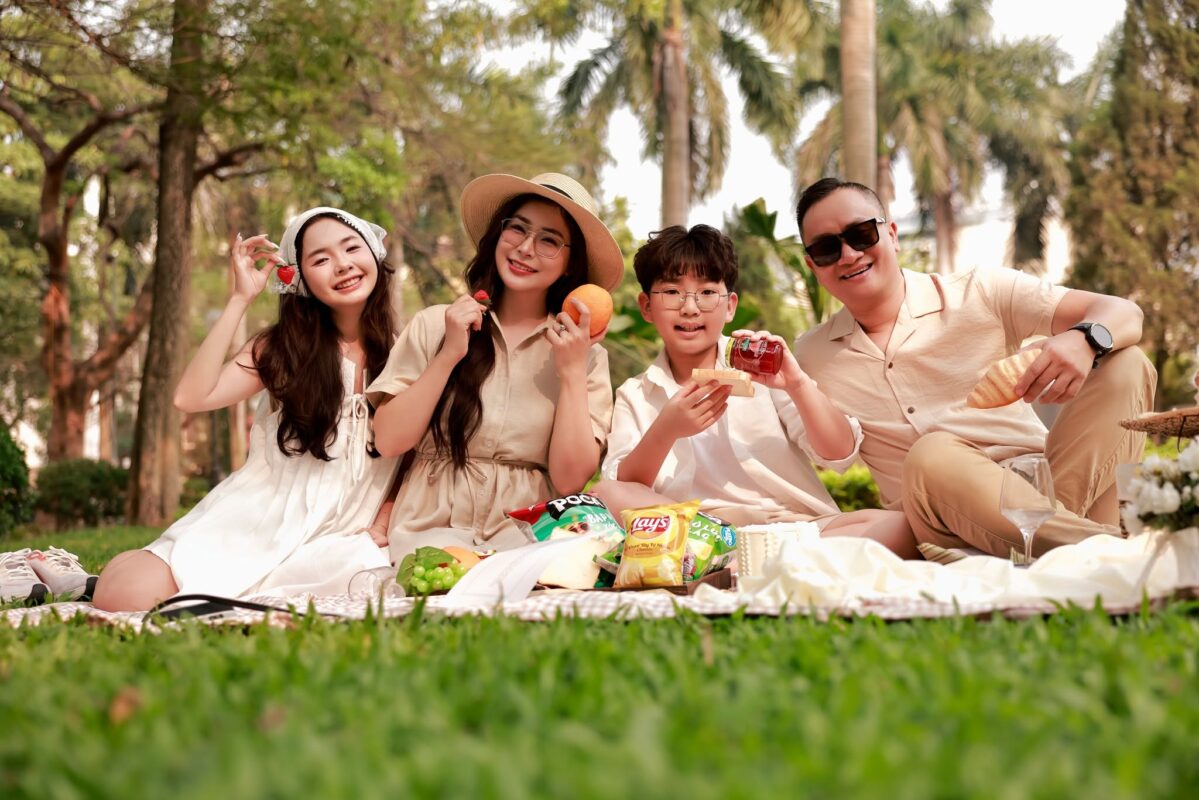 Chụp ảnh gia đình tại nhà – Gần gũi & đầy kỷ niệm