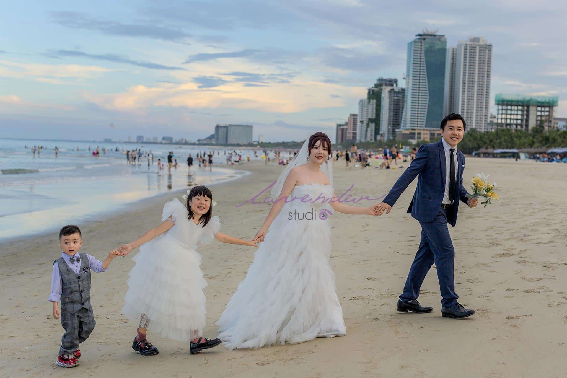 Chụp ảnh gia đình tại nhà – Gần gũi & đầy kỷ niệm
