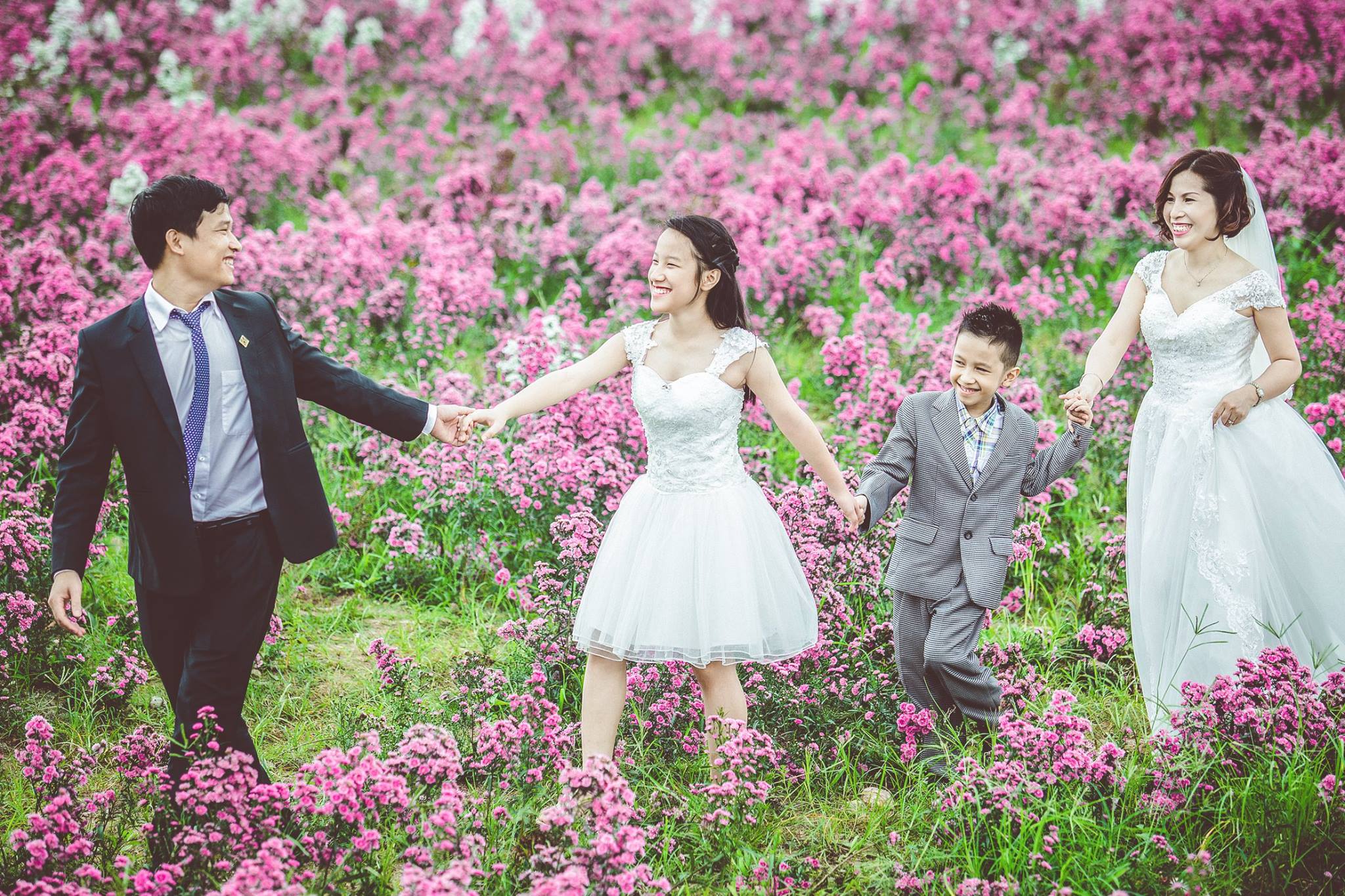 Lavender Studio chụp ảnh gia đình kỷ niệm ngày cưới TP.HCM