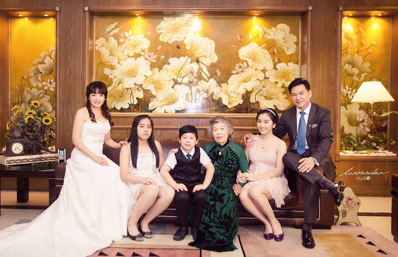 studio chụp ảnh gia đình kỷ niệm ngày cưới uy tín tại TPHCM (3)