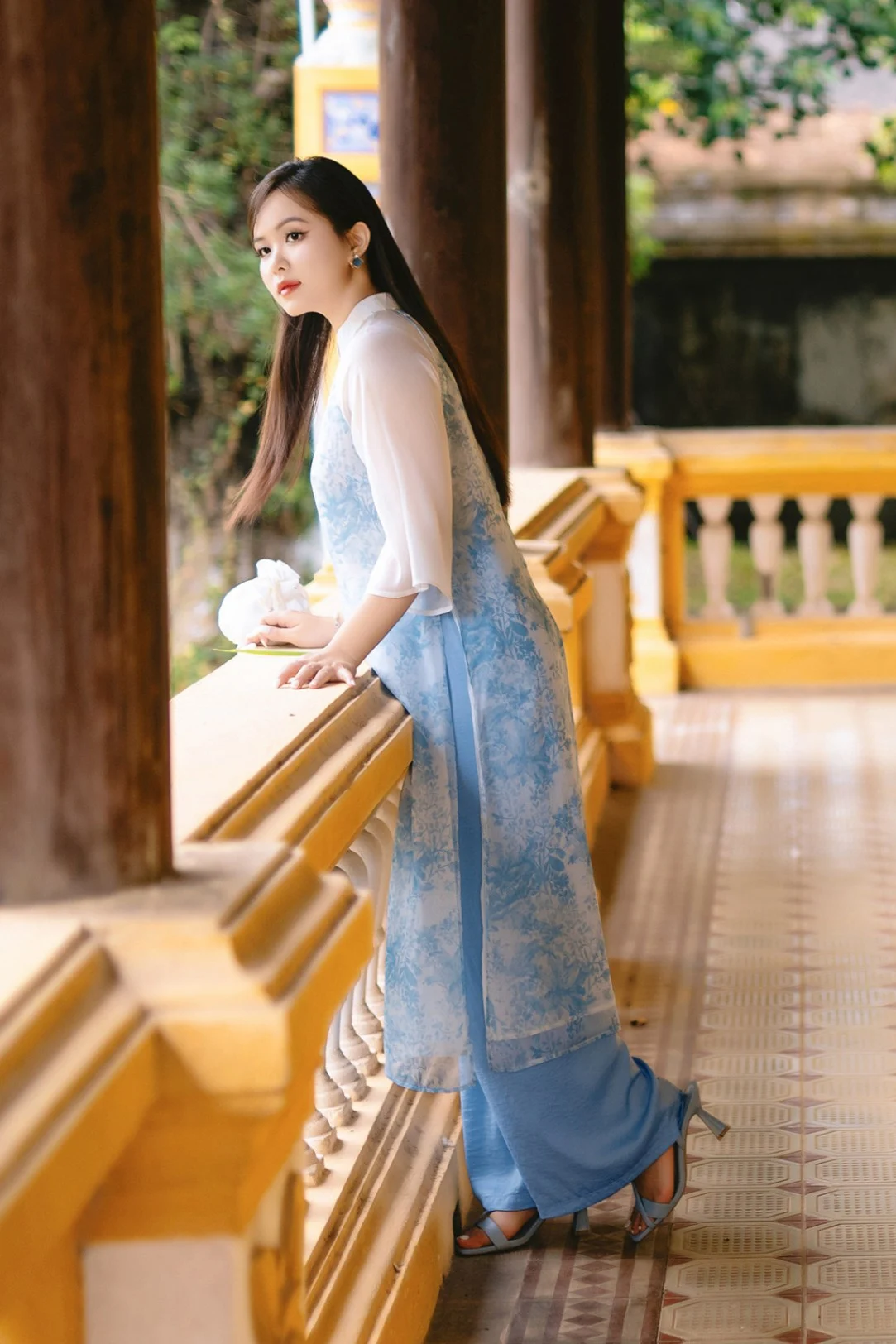 Chụp hình áo dài cách tân hack dáng (8)