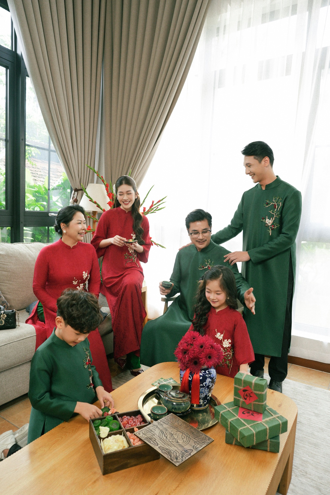 7 concept chụp ảnh áo dài trẻ em ngày Tết (7) 7 concept chụp ảnh áo dài trẻ em ngày Tết (7)