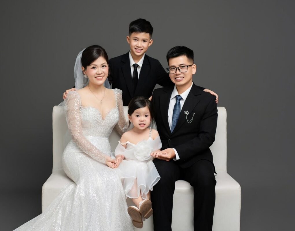 Concept Gia Đình Studio Phông Sáng Hay Phông Tối (3)