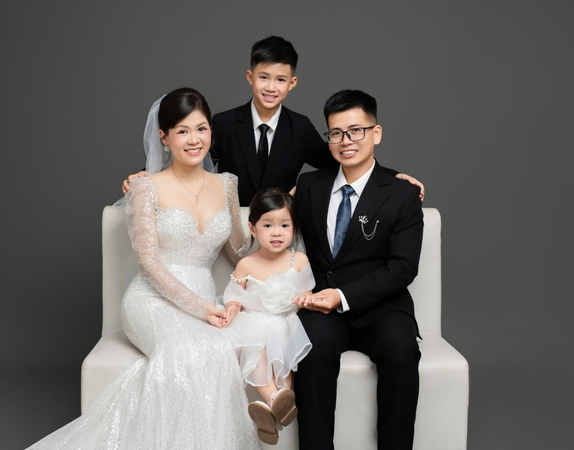 Concept Gia Đình Studio Phông Sáng Hay Phông Tối (3)